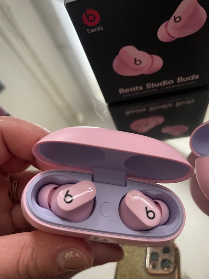 in-ear hovedtelefoner, Beats by Dre, Beats studio buds