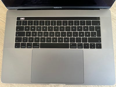 MacBook Pro, Apple MacBook Pro 2017 | 15.4" | Touch Bar
2.9 GHz | 16 GB | 512 GB SSD | Spacegrey. Én