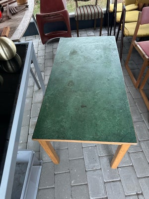 Bord/stolesæt, Hukit, Rigtig fint hukit bord 
Trænger lige til lidt rengøring 

Kom med et bud 