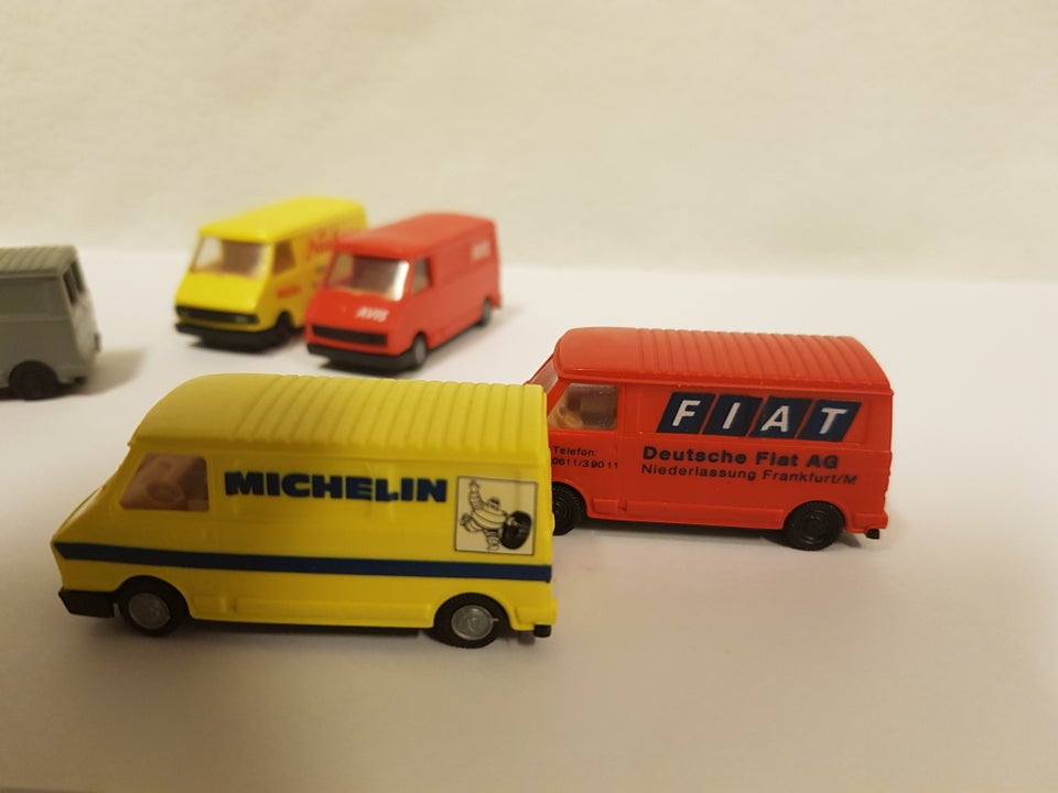 Modelbil, Praline Fiat 242, skala H0 1/87