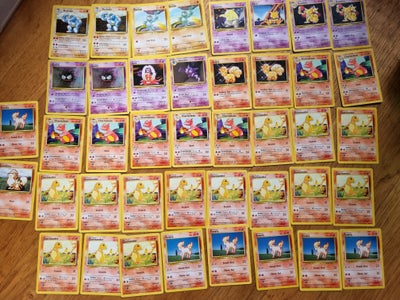 Samlekort, Pokémon base set 1999, Over 150 pokemon base set kort fra 1999.
Flot stand.
Se løbende mi