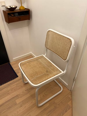 Spisebordsstol, Fransk flet, Frisvinger stol i hvid med rørflet / fransk flet. Flettet står pænt - k