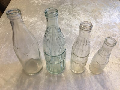 Flasker, Mælkeflasker, 
Gamle mælkeflasker i str. 1/4, 1/2 og 1 liter.
samt en 1 liter mælke flødefl