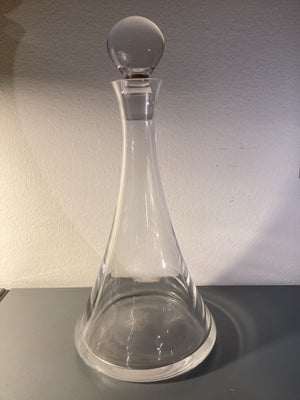 Glas, Vinkaraffeller, Meny, Meny Dekateringsvinkaraffel.
Kraftig Vinkaraffel i krystal. 15,5 Nederst