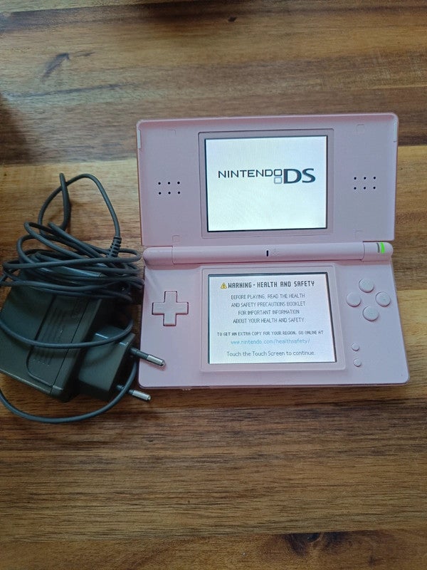 Nintendo DS Lite, God