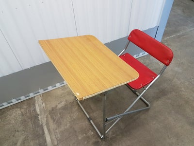 Skolebord/stol, Ældre Skolebord kke noget man ser hver dag helt unikt Retro skolebord / stol til bør