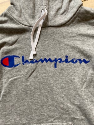 Hættetrøje, Champion, str. S,  grå, Trøje - bluse - hoodie
Billig pris, da skriften foran er lidt br
