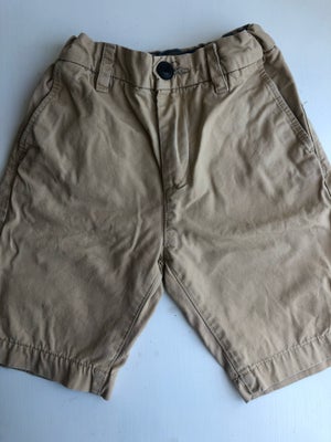 Shorts, Unisex, H&M, str. 110, De har et par enkelte småpletter.
Se mine andre annoncer igennem.