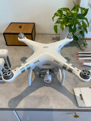 Drone, DJI DJI Phantom 3 Pro, Fin Drone , som jeg ikke får brugt sælges
Det er den største model af 