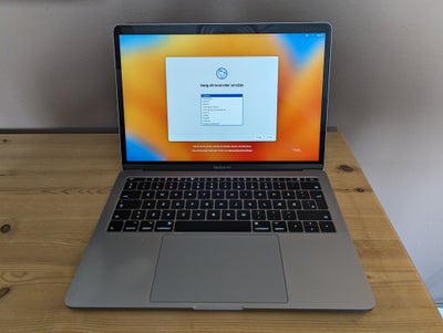 MacBook Pro, MacBookPro14,1, 2,3 GHz, 8 GB ram, God, Smart lille MacBook fra 2017, "Model 1708"
Skær