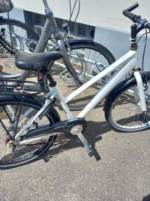 Pigecykel, citybike, Winther, 3 gear, Fin hvid cykel - kan bruges fra ca. 7-11 år. Har lidt rust her