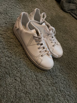 Sneakers, str. 37,5, Valentino,  Hvid,  Leder ,  Næsten som ny, Lækre valentino sko. Næsten som ny k