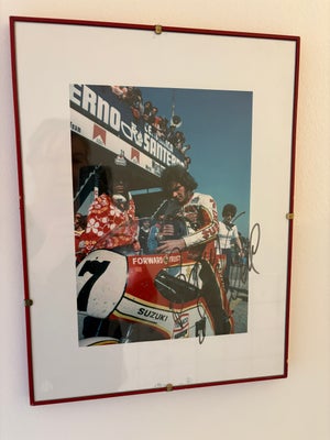 Autografer, Barry Sheene foto i ramme med autograf, Billede i rød ramme (41 x 31 cm) af den kendte B