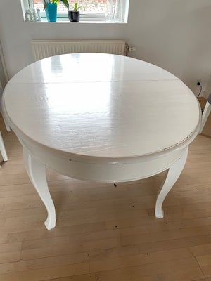 Spisebord, Eg, massivt, b: 108 l: 147, Ovalt Spisebord i massivt eg pt. malet hvidt.

Sælges grundet