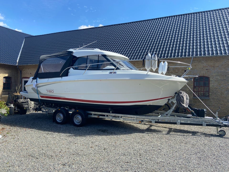 Beneteau antares 780, Motorbåd, årg. 2016