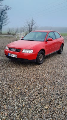 Audi A3, 1,6 Ambition, Benzin, 1996, km 370000, rød, 3-dørs, Billig kørende a3 sælges 

Kørt 370000k