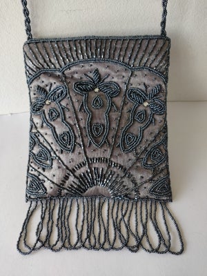 Festtaske, Vintage, andet materiale, skuldertaske
perler
18x16 cm

taske1