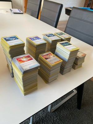 Samlekort, Pokemon, Hej sælger her ca 3200 pokemon trainer kort  hvor de 300 af dem er reverse holo.