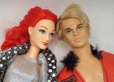 Barbie, Dukker, Defa Lucy med fashion fever krop klar til en bytur med Ken. 

Jeg er samler og sælge