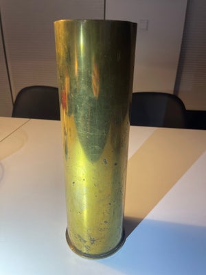 Militær, 105 mm. granathylster fra 1945, 105 mm. granathylster fra 1945, måler 37,5 cm. i længden.