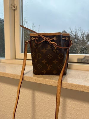 Crossbody, Louis Vuitton, kanvas, Nano Noe
Eller Noe nano MNG

Sælges med kvittering og boks 

Fulds