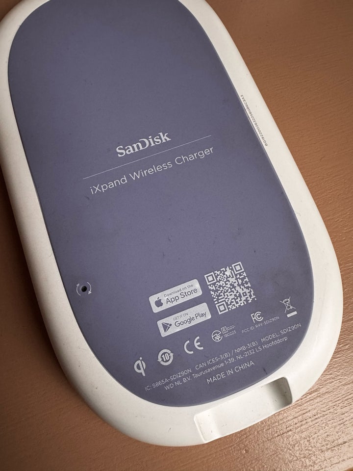 Oplader, Sandisk iXpand wireless charger and storage