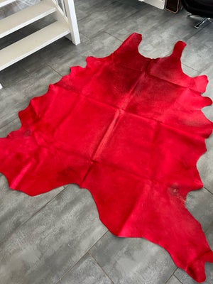 Løse tæpper, Lækre XXl rød ægte Koskind tæppe i A-kvalitet (højeste kvalitetsklasse)
Størrelse 240cm