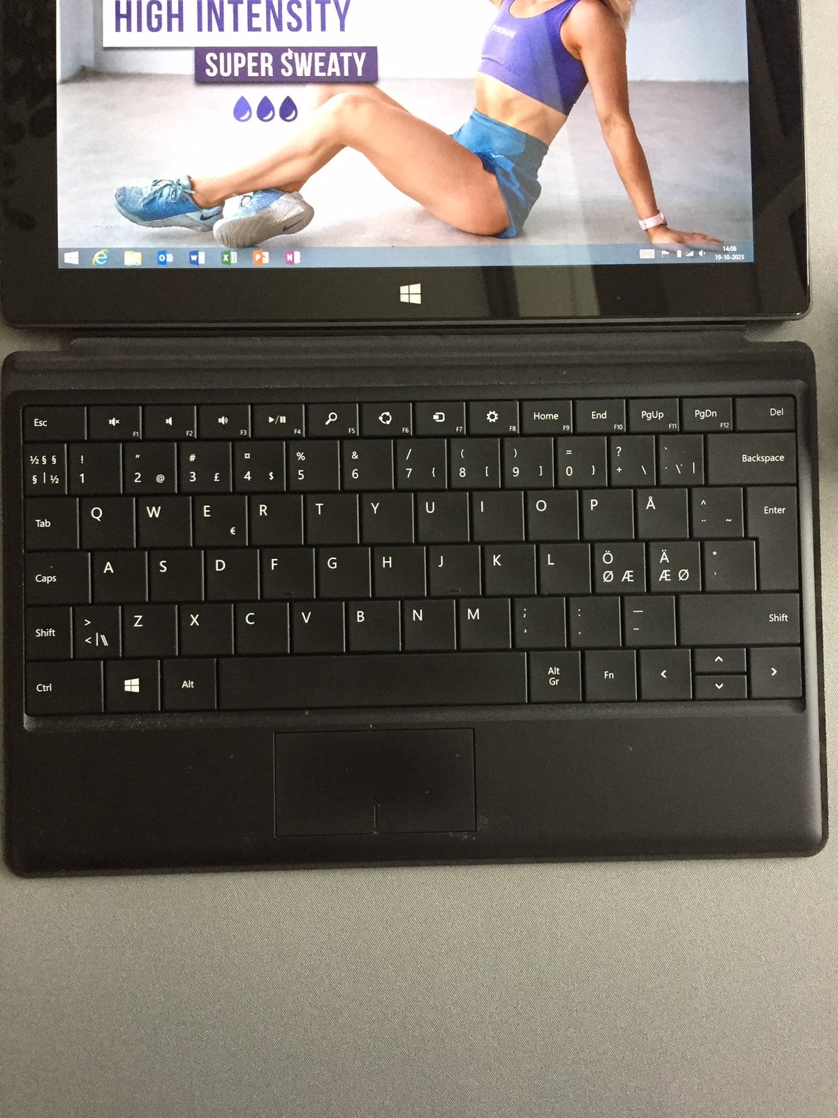Microsoft RT Surface model 1516, 2 GB ram, 64 GB harddisk