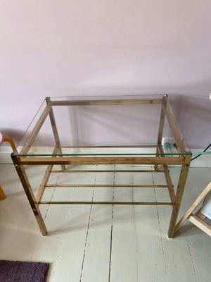 Sofabord, andet materiale, b: 60 l: 45 h: 51, Fint velholdt sofa-sidebord af messing med glasplade
I