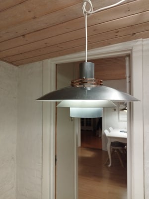 Pendel, Top lamper Leto, Flot sølv lampe i klassisk dansk design 
Sølv/grå udenpå og hvid indvendig.