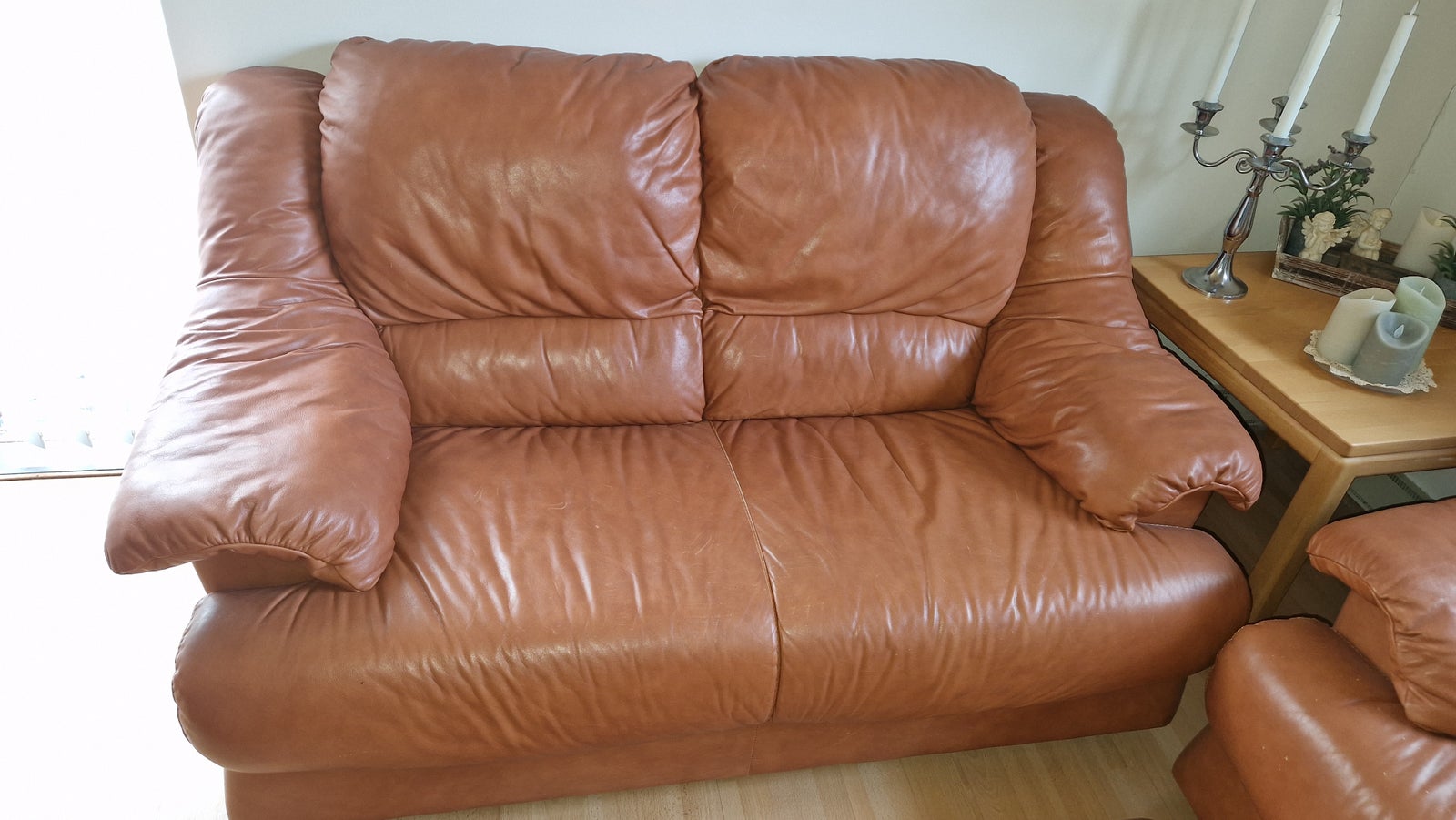 Sofagruppe i brunt læder
