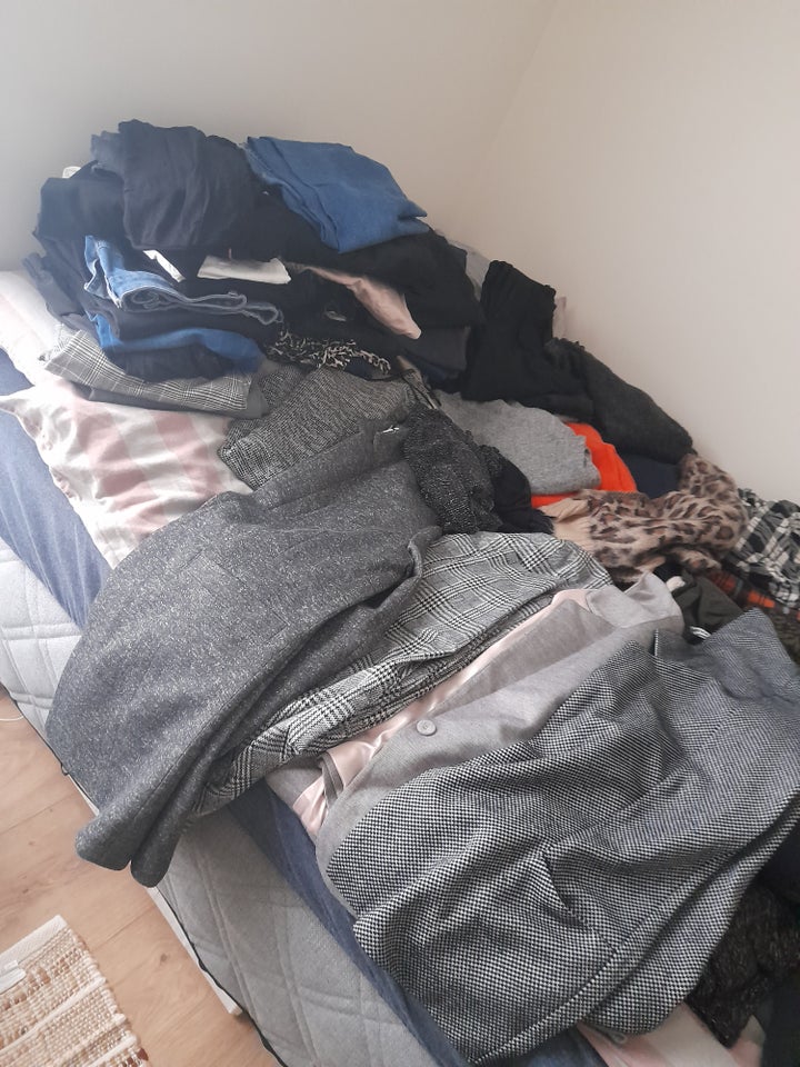 Blandet tøj, Calvin klein .Adidas. vero moda . Og meget mere,