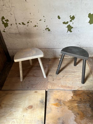 Andre samleobjekter, Malkestole, 2 gamle malkestole 