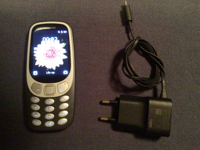 Nokia 3310, God, Med adapter, fin stand.