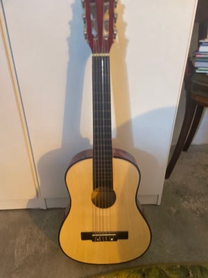 Spansk, andet mærke Børneguitar - spansk guitar, Spansk børneguitar sælges, da børnene er blevet for