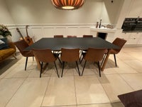 Flot spisebord i bøg/sort linoleum med 8 stole