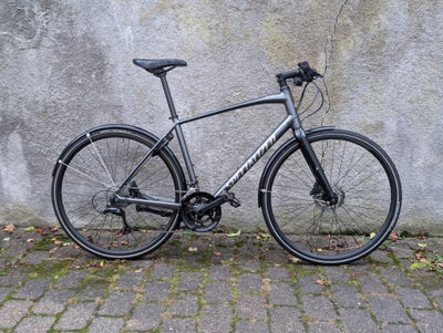 Herrecykel,  Specialized Sirrus, 58 cm stel, 18 gear, Super pæn og velholdt Specialized herrecykel m