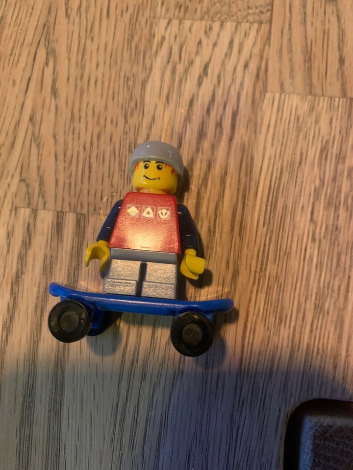 Lego City, Town skateboarder minifigure kid