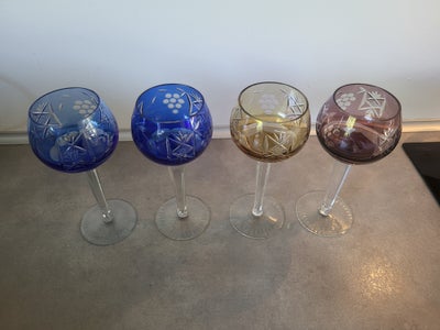 Glas, Vinglas, Rømer, 4 flotte Bøhmiske Rømer vinglas i forskellige farver sælges.
Pris 100 kr pr gl
