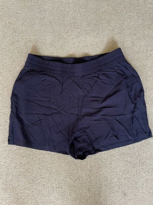 Shorts, Shorts, Only, str. 36,   Navy,  Viscose,  Næsten som ny, Shorts med side lommer, kun brugt e