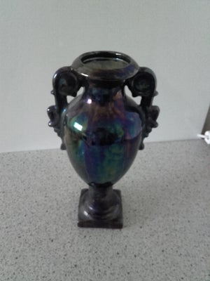 Vase, BRONZE VASE, Super flot, stor og ny bronze vase. Højde. 31 cm,
Kontakt 91 63 83 64
