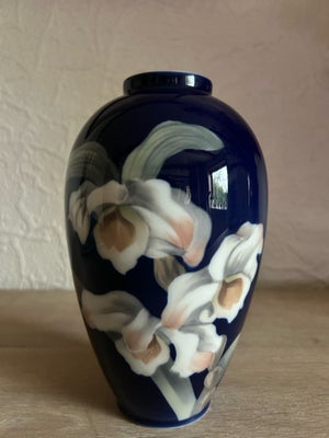 Porcelæn, Vase, Royal Copenhagen, 1 sortering 
Fin Art Nouveau vase ca 18 cm høj. 
kan ikke se nogen