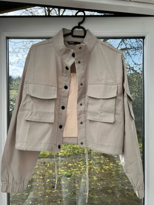 Anden trøje, Only, str. XS,  Beige,  70% bomuld og 30% polyester,  Ubrugt, Super fin jakke fra Only.