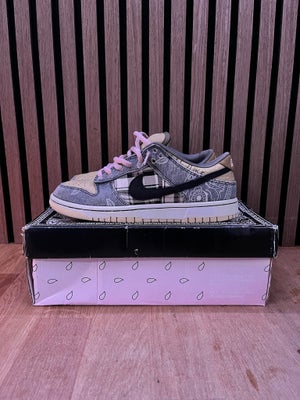 Fritidssko, str. 40, Nike sb dunk low x Travis Scott,  Hvid blå lysebrun,  Slidt, Hej jeg sælger min