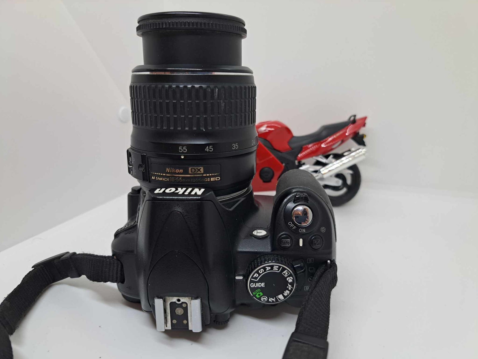 Nikon D3100, 14,8 megapixels, 3 x optisk zoom