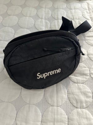 Bæltetaske, Supreme, Jeg sælger min Supreme bæltetaske i sort. Tasken er i fin stand, dog er der teg