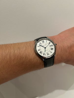 Herreur, Cartier, NY STAND fra 2024 
Tidløst og klassisk Cartier herreur 40mm i rustfrit stål fra Ca