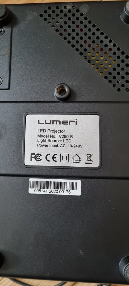 Projektor, Lumeri, V280-B