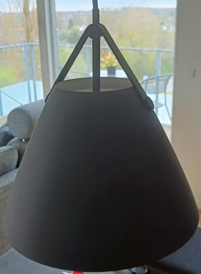 Anden loftslampe, Ilva, 2 stk. Lamper købt i Ilva 2021.

Elpærer medfølger (varmt lys).
Klik funktio