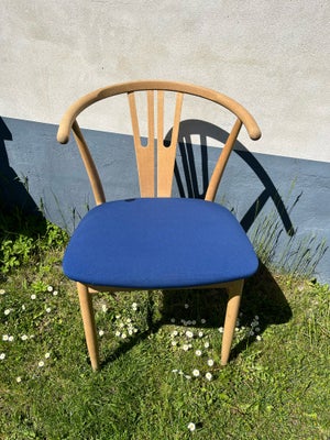 Spisebordsstol, Sæbebehandlet bøg, LM  eller lign, Fin stabil stol med armlæn, som ligner Wegners Y-